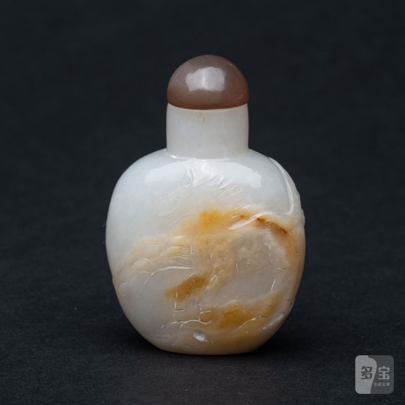    清 白玉雙馬紋鼻煙壺 - 图3